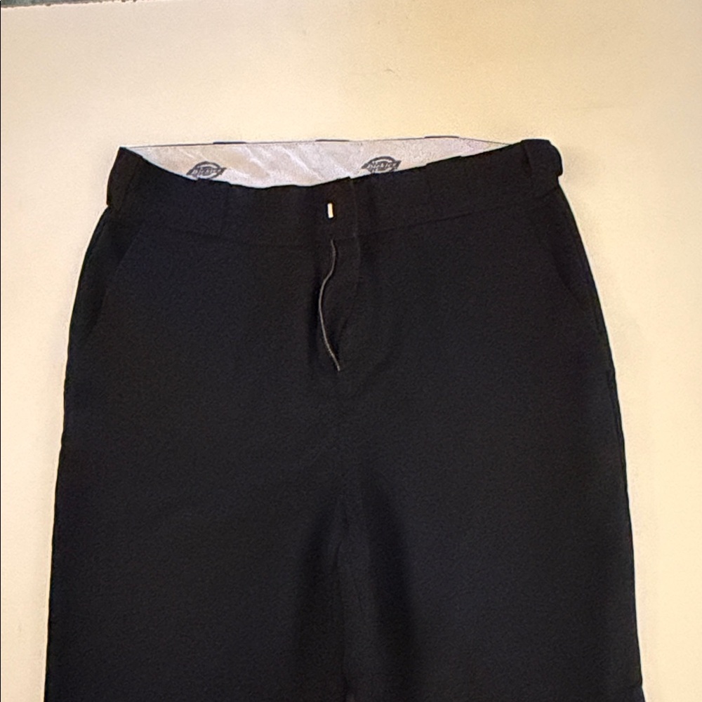 Women’s Dickies cropped pants